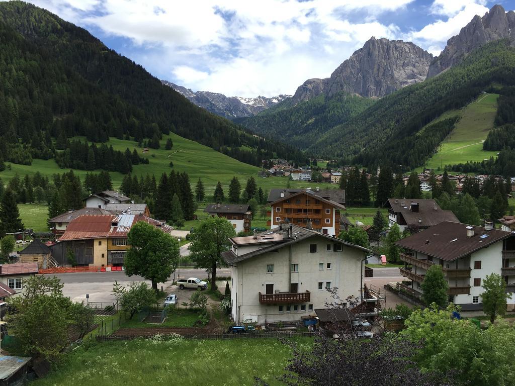 Ciasa Sot Croze Apartment Pozza di Fassa Bagian luar foto